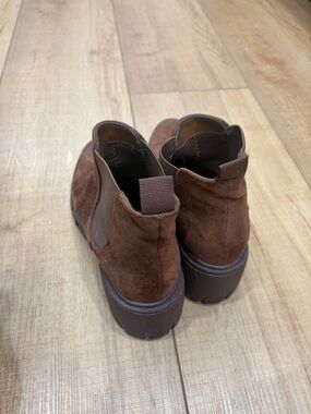 Women’s Brown Suede Chelsea Boots